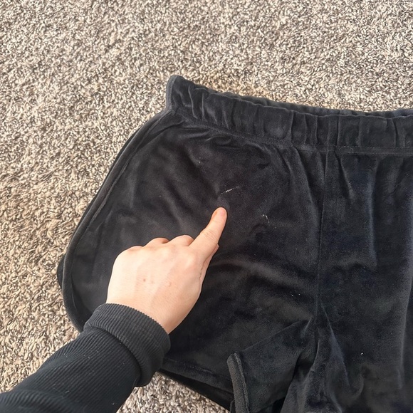 Juicy Couture black velour rhinestone shorts size large - Picture 5 of 6